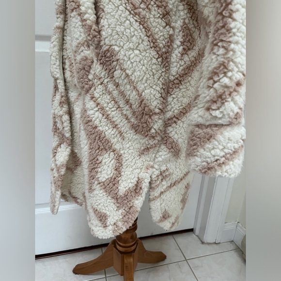 NWOT Liv Outdoor Sherpa coat size medium - Picture 6 of 10